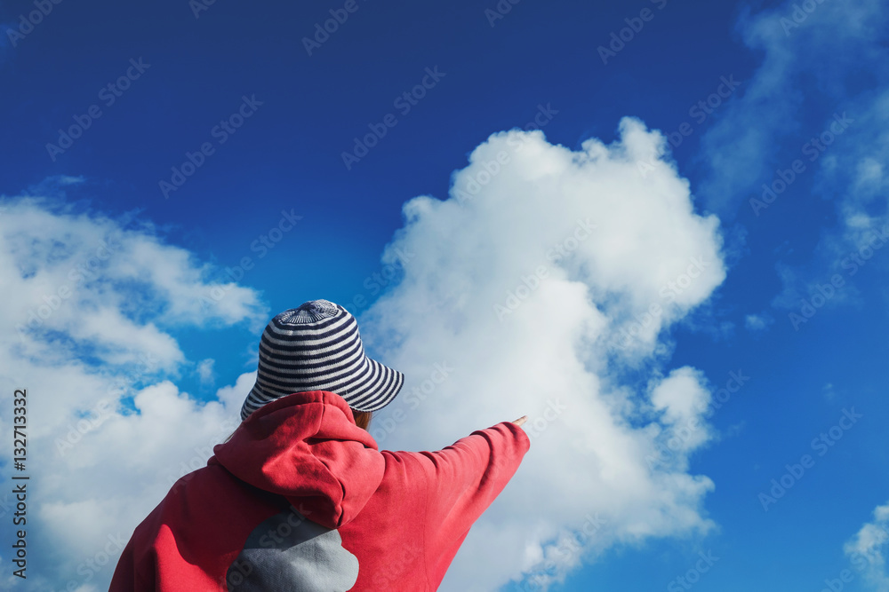 Obraz premium Freedom concept. Enjoyment.young woman relaxing under blue sky