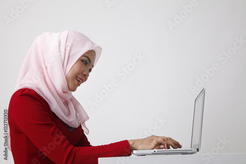 hijab using laptop