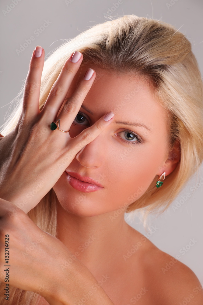 Fototapeta premium nude blonde girl with golden ring emerald and diamond