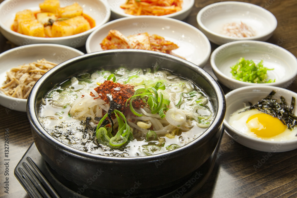 韓国料理　豆もやしのスープ