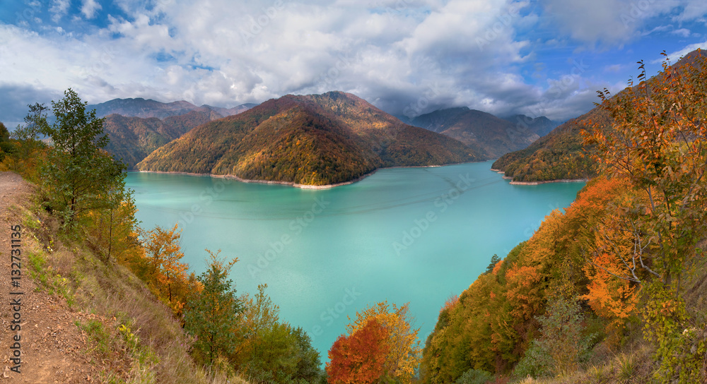 Gruzja piekną jesienią. A beautifull autumn in Georgia. - obrazy, fototapety, plakaty 