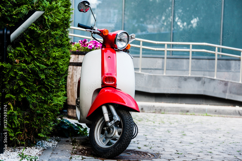 Russia, Rostov-on-Don 5, 2016: Red vintage scooter spring scooter. Like  Italia. Photos | Adobe Stock