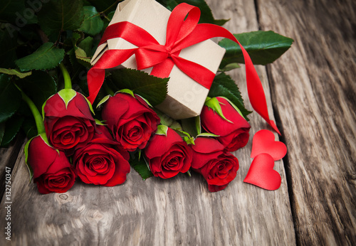 Red roses and gift box