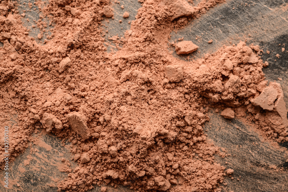 Powder cosmetic for coloring and face protection