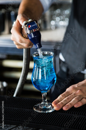 making cocktail drinks