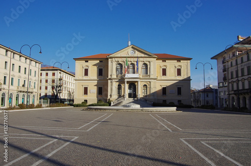 "Piazza del Popolo", City Hall of Vittorio Veneto and the monume