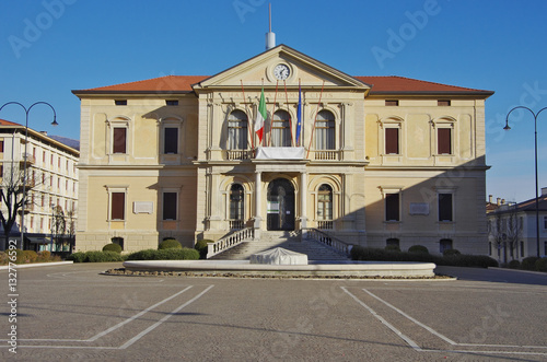 Piazza del Popolo   City Hall of Vittorio Veneto and the monume