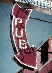 Sierkussen Bar Versleten vintage neonbord van pub  © jdoms