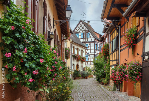 Ulica w Eguisheim, Alzacja, Francja