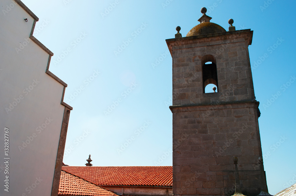Porto, 26/03/2012: il campanile e il tetto rosso della Chiesa di San Lorenzo chiamata dalla gente del posto la Chiesa del Grillo 