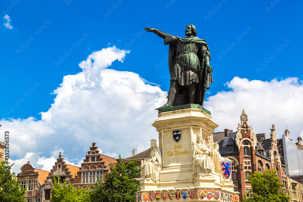 Fototapeta premium Statue of Jacob van Artevelde in Gent