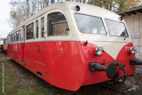  small red and white french train