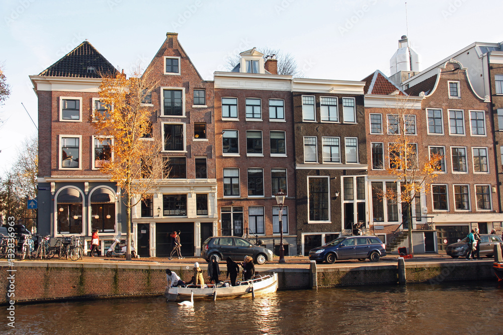 Canal Prinsengracht en automne à Amsterdam, Pays-Bas