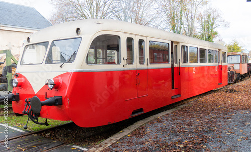  small red and white french train