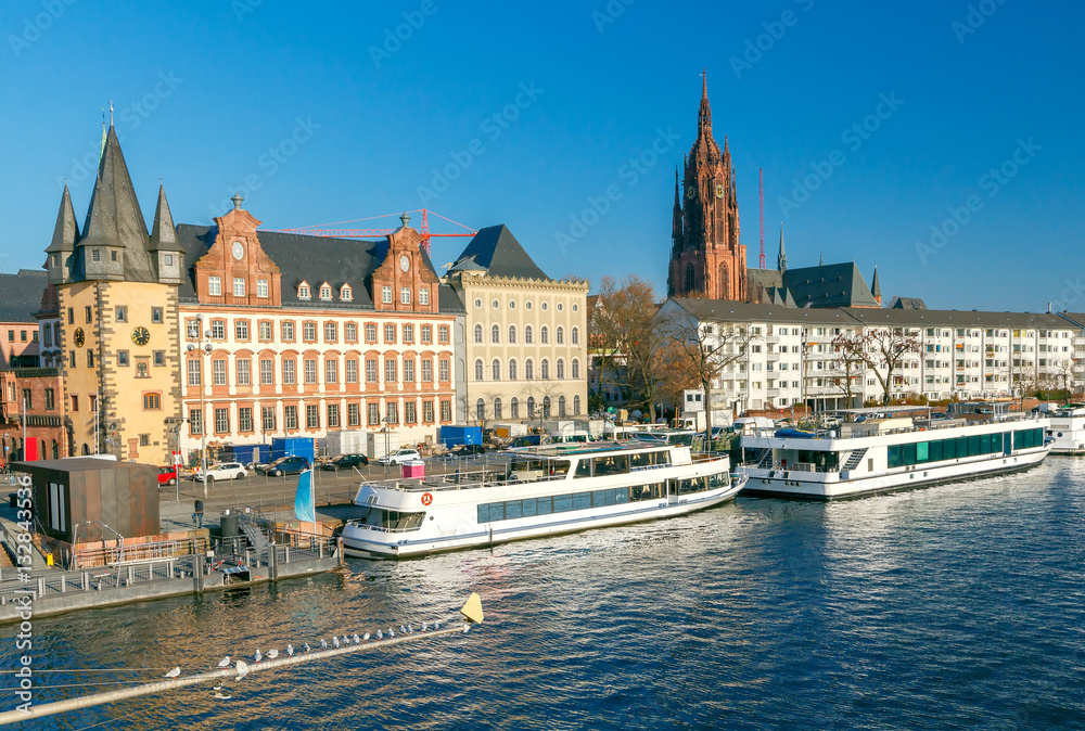 Obraz premium Frankfurt. View of the central part the city.