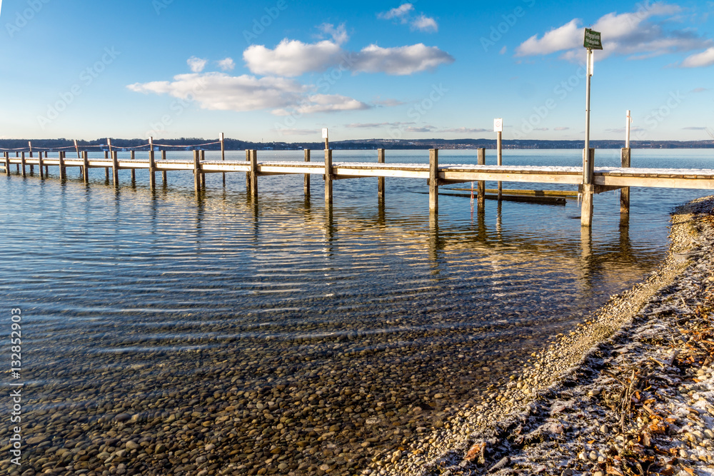 Fototapeta premium Steg am Starnberger See im Winter