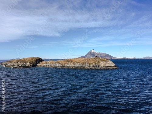 Billede på lærred Arctic circle statue on the Norwegian coast