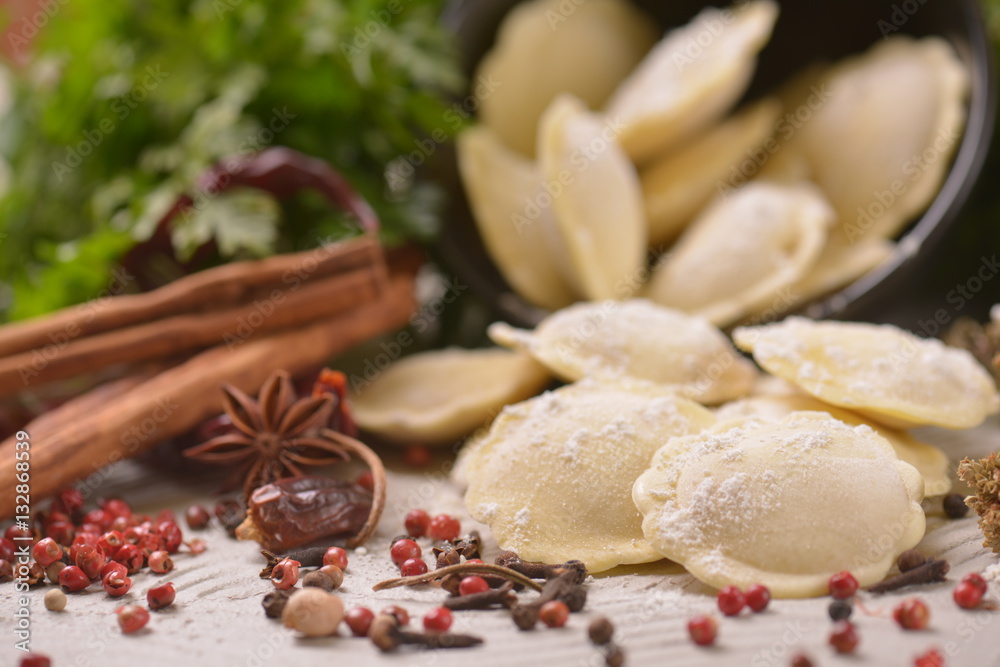 Fototapeta premium ravioli fatti in casa