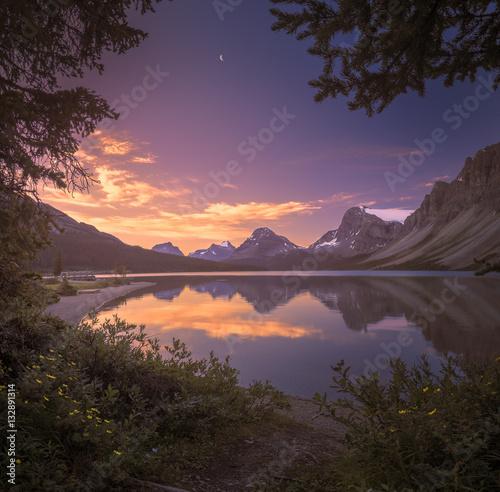 Fotografie Bow Lake at dawn