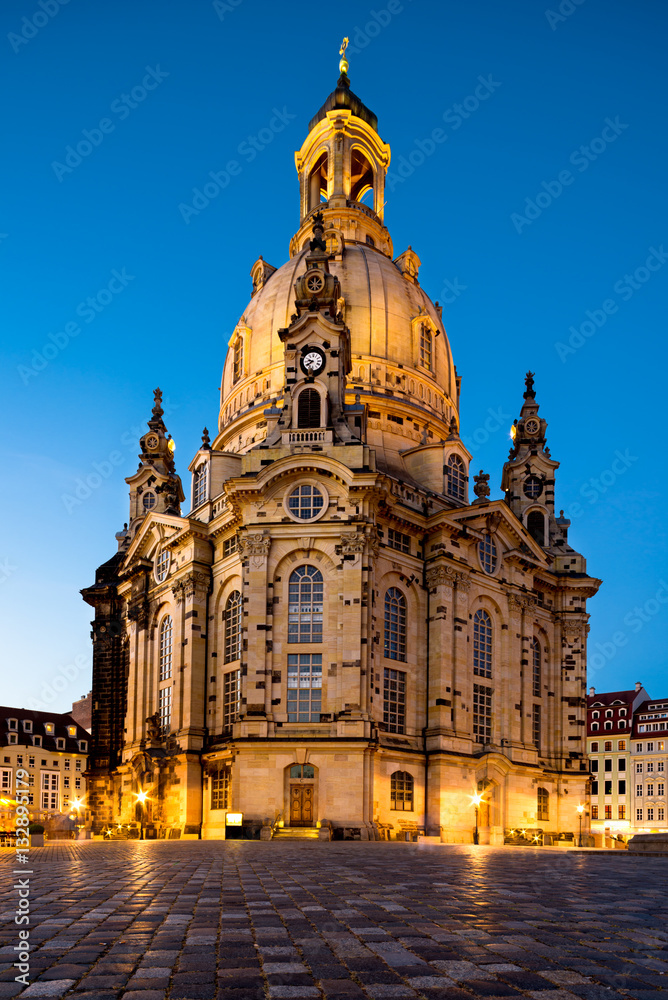 Fototapeta premium Dresden, Frauenkirche at night