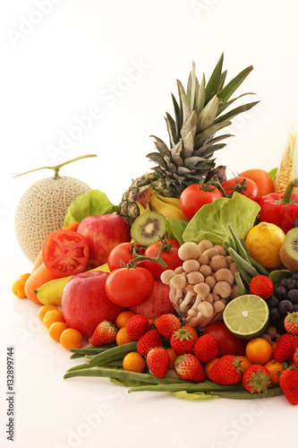 Fototapeta Naklejka Na Ścianę i Meble -  新鮮な野菜と果物　