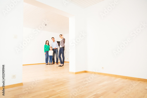 Realtor Showing Customers An Apartment © nullplus