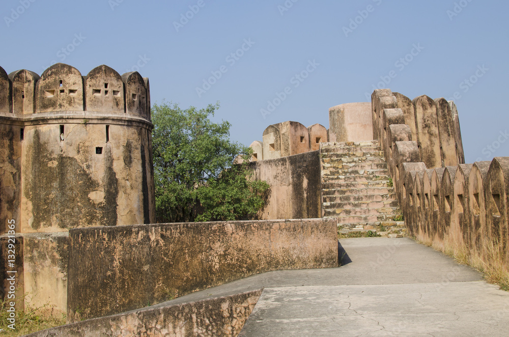 Obraz premium Architectural construction a fort Djaygarh in Jaipur India 