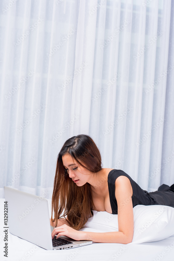 woman and laptop on bed, woman and notebook on bed, woman and computer woman and laptop on bed, woman and notebook on bed, woman and computer