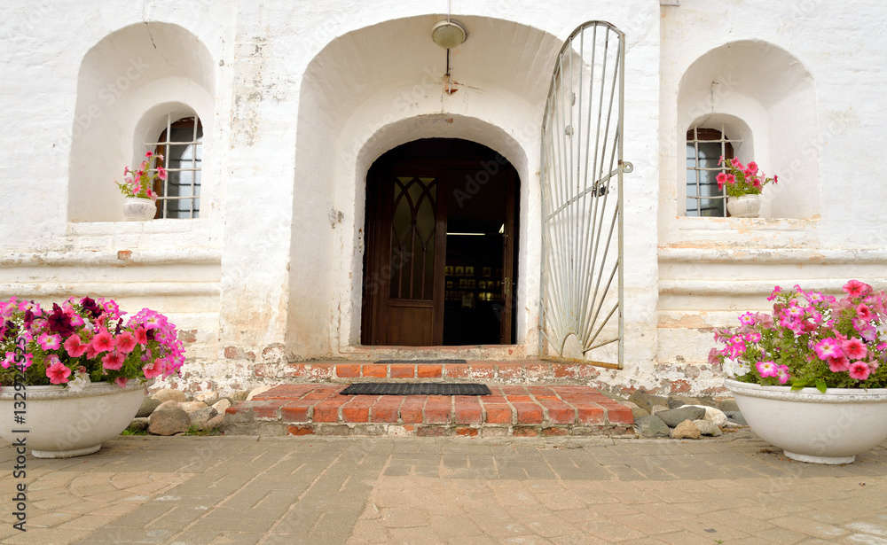 Fototapeta premium Entrance to the church market in Saviour Priluki Monastery.