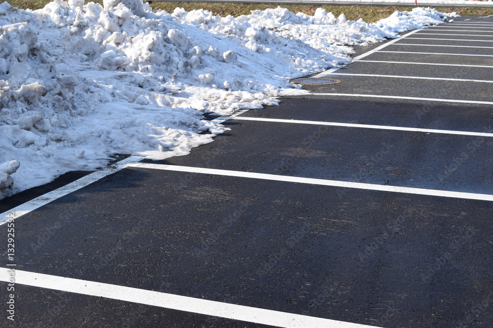 Fototapeta premium 除雪後の駐車場