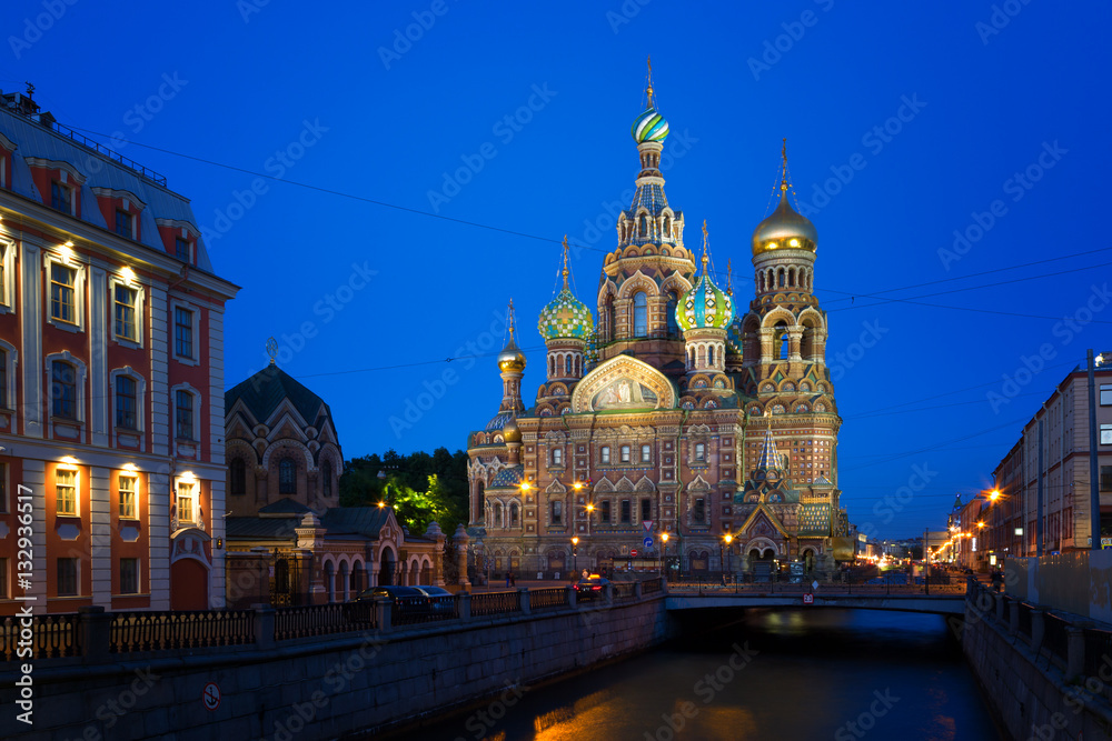 Church on Spilled Blood (ora in Saint Petersburg, Russia on Griboedova Canal at twilight during the white nights