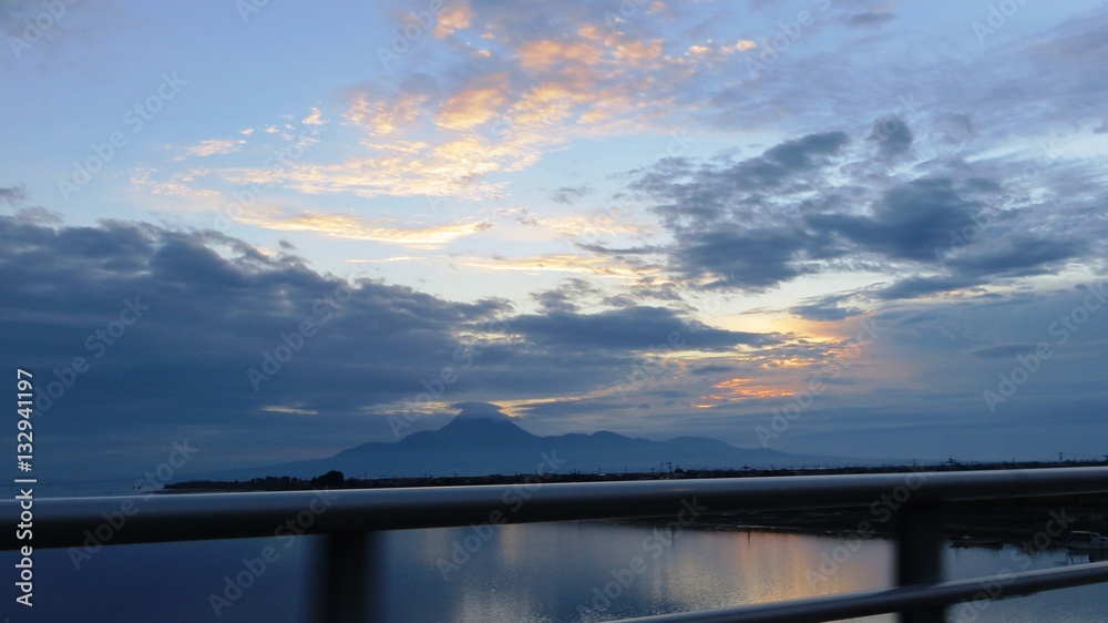 Naklejka premium 薄い夕焼けの曇空