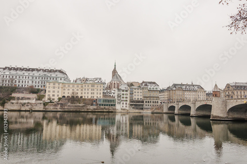 Basel, Stadt, Basel-Stadt, Altstadt, Rhein, Rheinbrücke, Martinskirche, Kirche, Rheinschifffahrt, Wintertag, Winter, Schweiz