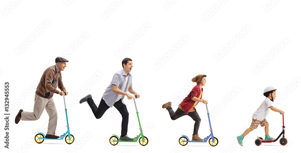 Obraz premium Starszy, mężczyzna, młody mężczyzna i dziecko jeżdżące na skuterach