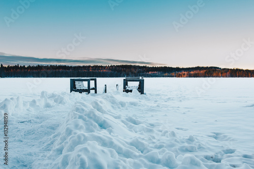 Winter am See in Finnland