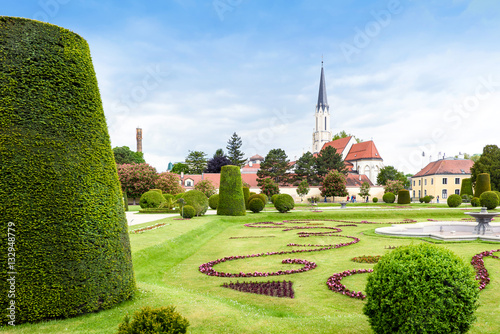 Foto Catholic parish church maria hietzing near schonbrunn palace at the first turkis