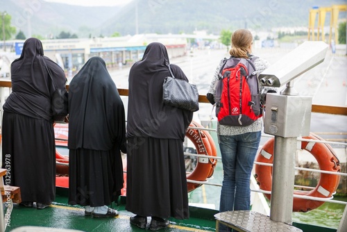 Obraz na płótnie Femmes et différence culturelle