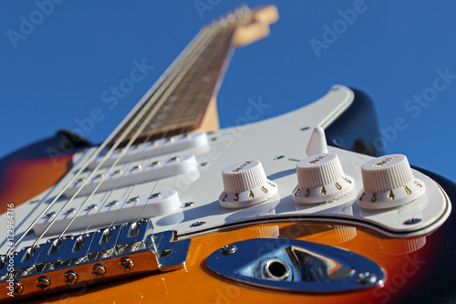 Guitarra eléctrica (Fender Stratocaster)