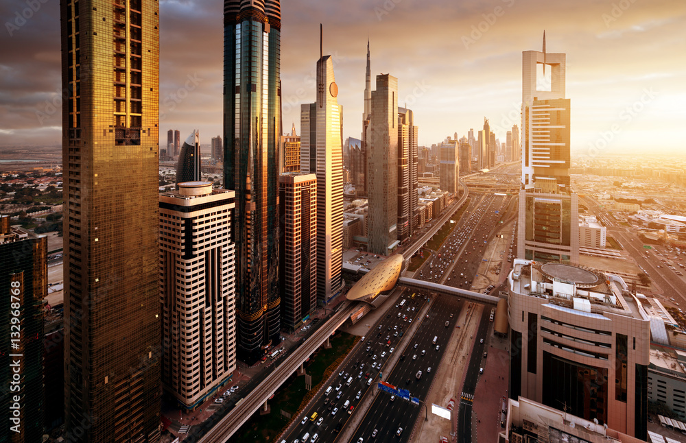 Naklejka premium Panoramę Dubaju w czasie zachodu słońca, Zjednoczone Emiraty Arabskie