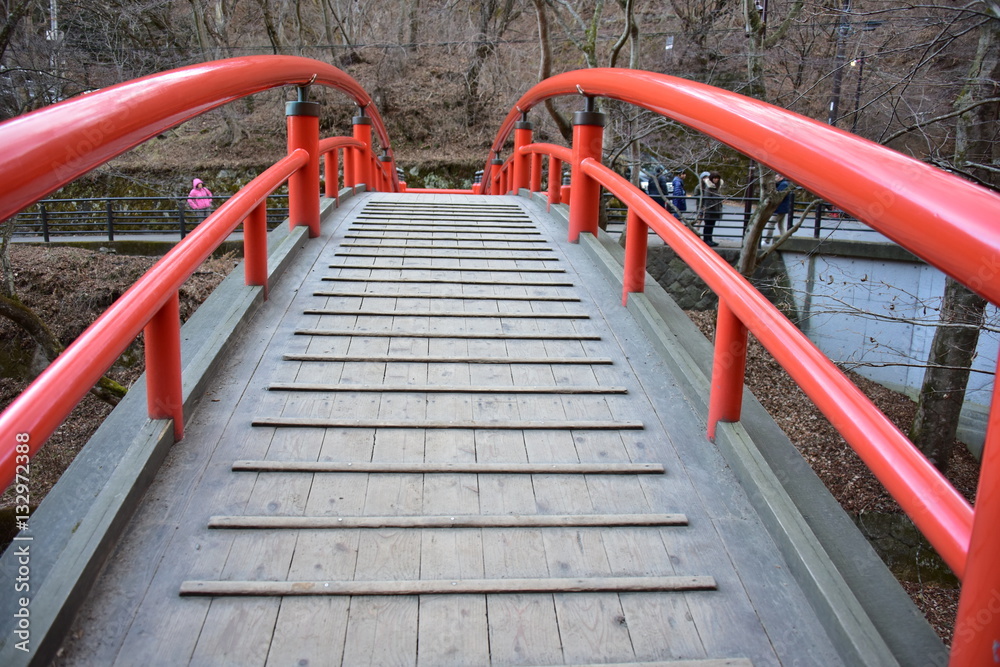 朱色の太鼓橋