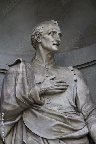 Amerigo Vespucci statue in Florence © BGStock72