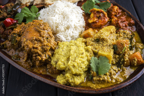 Fototapeta Naklejka Na Ścianę i Meble -  Indische Gerichte auf Platte