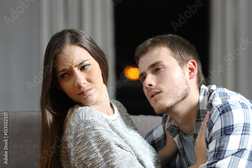 Canvas-taulu Man trying to force sex and his girlfriend denying