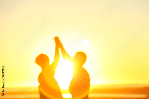 Triunfo de equipo por teamwork bien hecho celebración