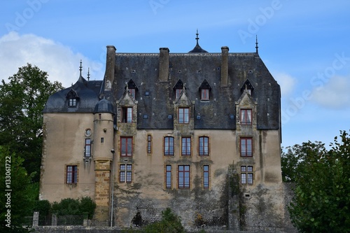 Château de Châtillon en Bazois
