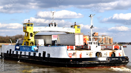 Fotografie The Woolwich Ferry - Ernest Bevin