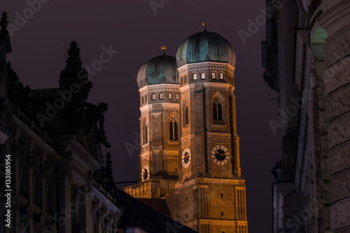 Frauenkirche München bei Nacht