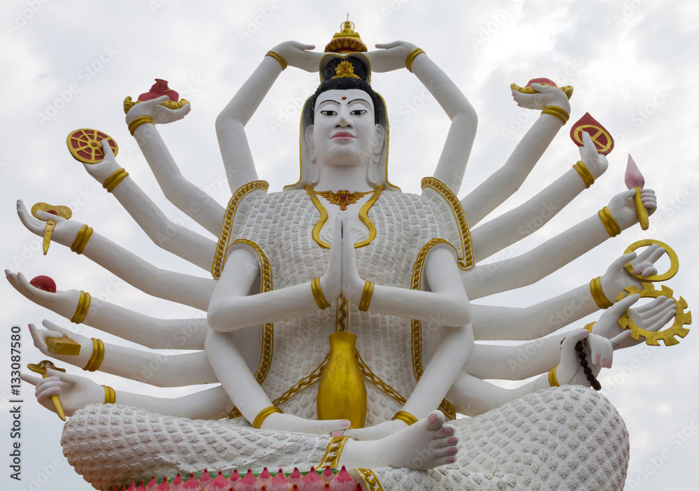 Obraz premium Thailand, Koh Samui, Plai Lem Temple. In the hands of the deity 18 - goddess of mercy Kuan Yin. (Phra Mae Kuan They, Known as the patroness of women and children, the sick and the poor).
