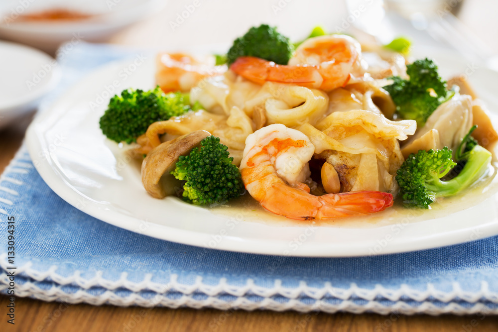 fried noodle with shrimp in gravy,thai food fried noodle with shrimp in gravy,thai food