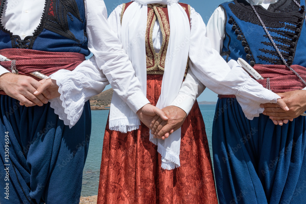 Cretan dancers - obrazy, fototapety, plakaty 
